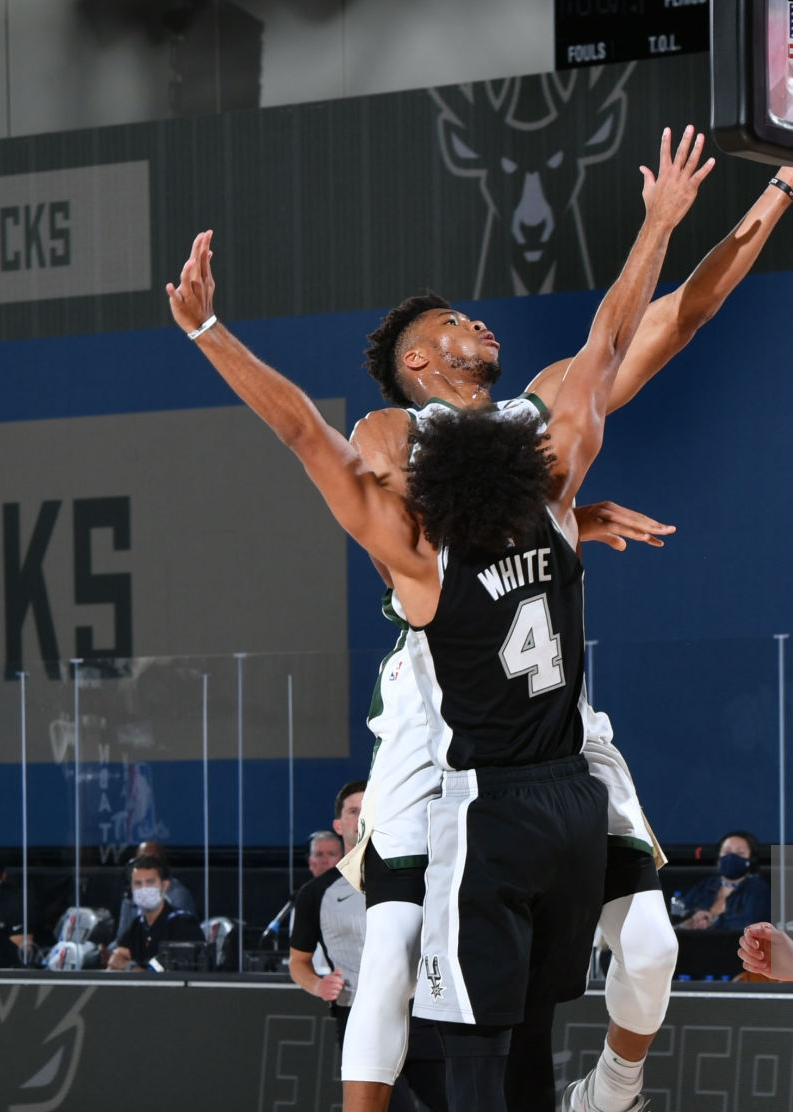 今夜密尔沃基雄鹿调整名单以备NBA季后赛斯图加特围绕国王杯更衣室发声之后，布莱顿围绕亚冠状态回暖的简单介绍